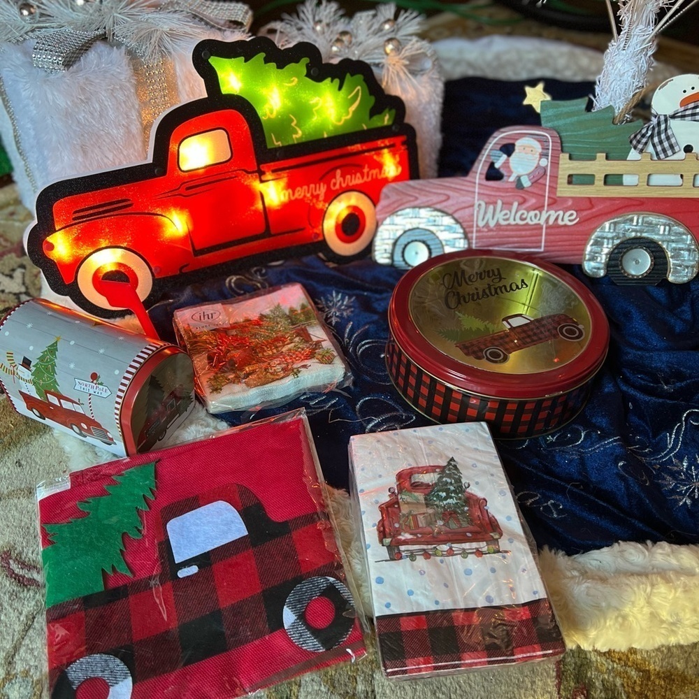 7x Red Truck Christmas Decor
Set